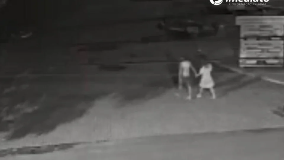 Tarado – Câmeras de segurança flagram tentativa de estupro no Centro de Codajás