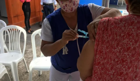 Ação de vacinação de idosos contra Influenza é realizada em Manaus