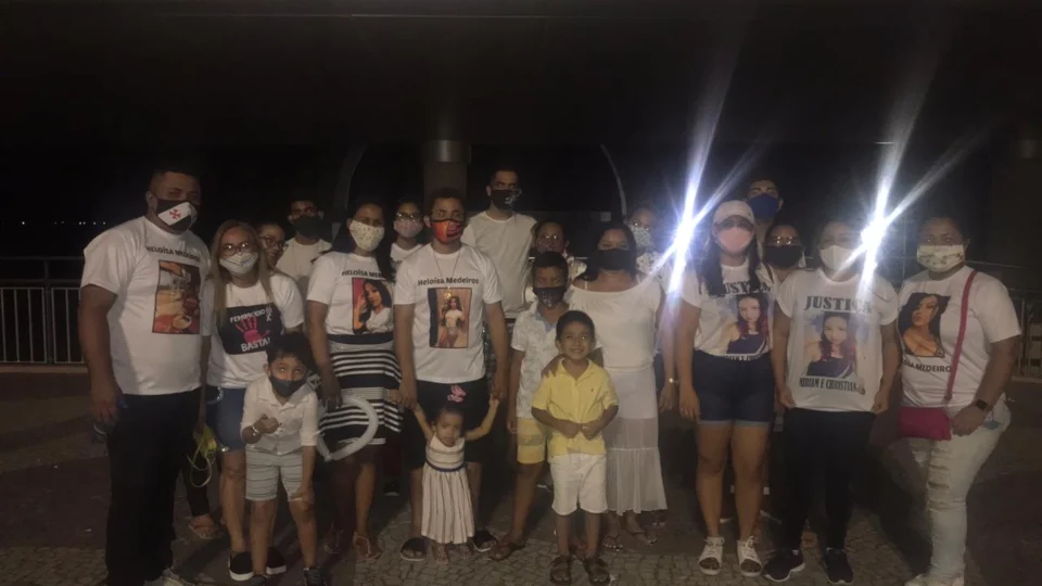 Familiares de Heloísa Medeiros fazem passeata em homenagem a vítimas de feminicídio e pedem justiça, na Ponta Negra