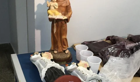 Traficantes internacionais usavam imagens de santos para transportar cocaína para diversos países