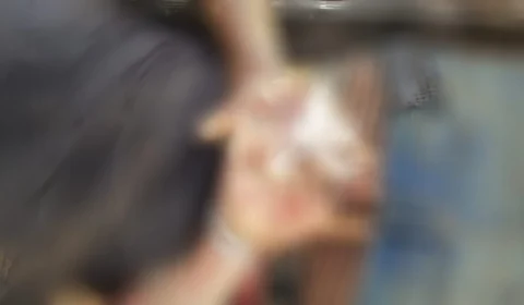 Dois homens encontrados mortos em rio foram algemados e brutalmente executados; veja fotos