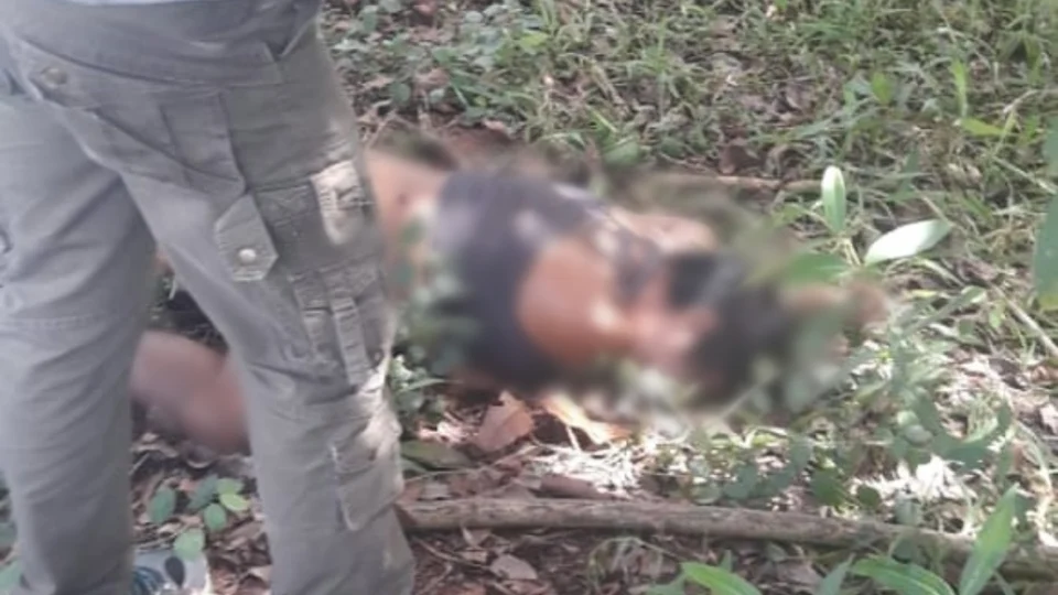 Mulher é estuprada e brutalmente assassinada por homem que segue foragido da polícia