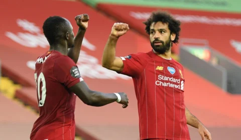 Liverpool goleia e fica perto de ser campeão inglês, depois de 30 anos