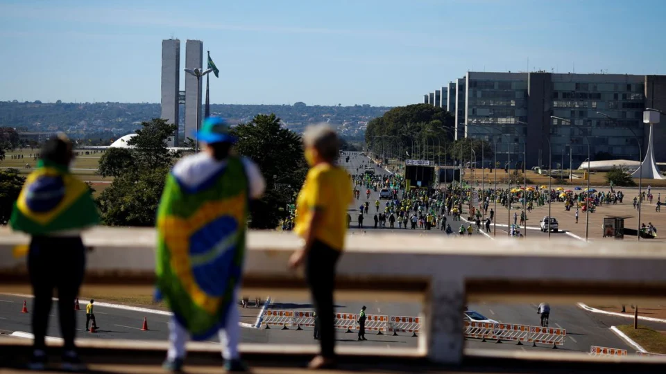 Esplanada dos Ministérios recebe duas manifestações neste domingo