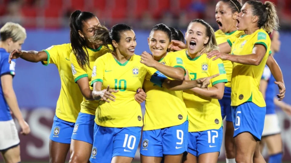 Seleção Brasileira Feminina faz seu terceiro treino em Bordeaux