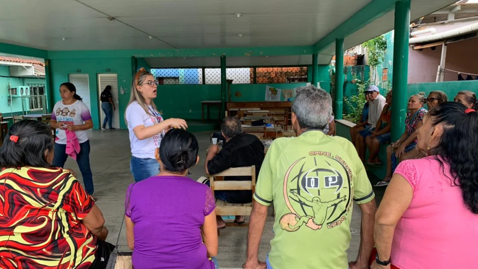 Campanha alerta para violência contra idosos com atividades on-line e ação de vacinação