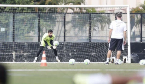 Vasco avalia condição física do time para retornar ao Carioca