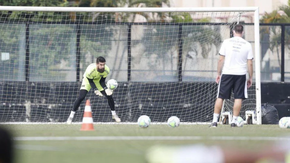 Vasco avalia condição física do time para retornar ao Carioca