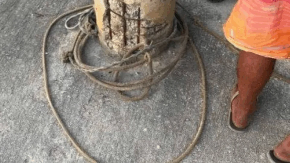 Idoso é amarrado em poste e espancado após mostrar pênis para menina de 9 anos