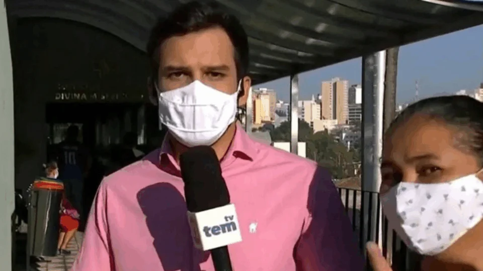 VÍDEO: Mulher invade vídeo ao vivo da Rede Globo e acusa repórter de mentir