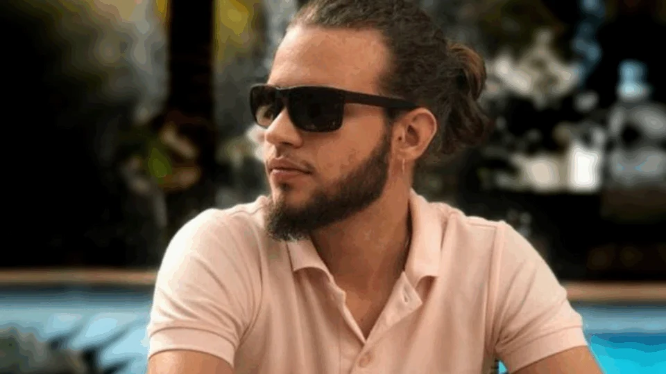 Ibama multa, em R$ 61 mil, estudante de veterinária picado por Naja