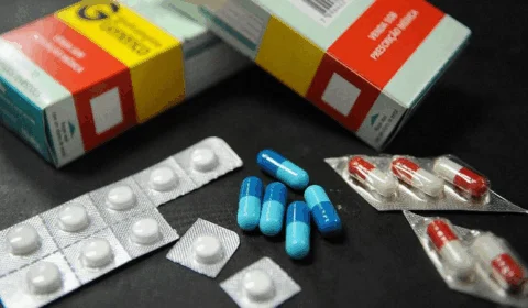 Governo zera tarifas de 34 medicamentos usados no combate à covid-19