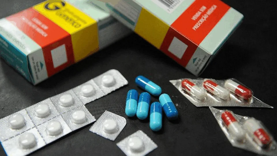 Governo zera tarifas de 34 medicamentos usados no combate à covid-19