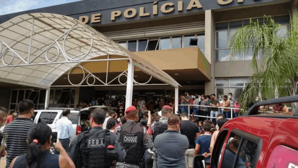 Policiais mortos após acidente em rio no AM são homenageados em Manaus