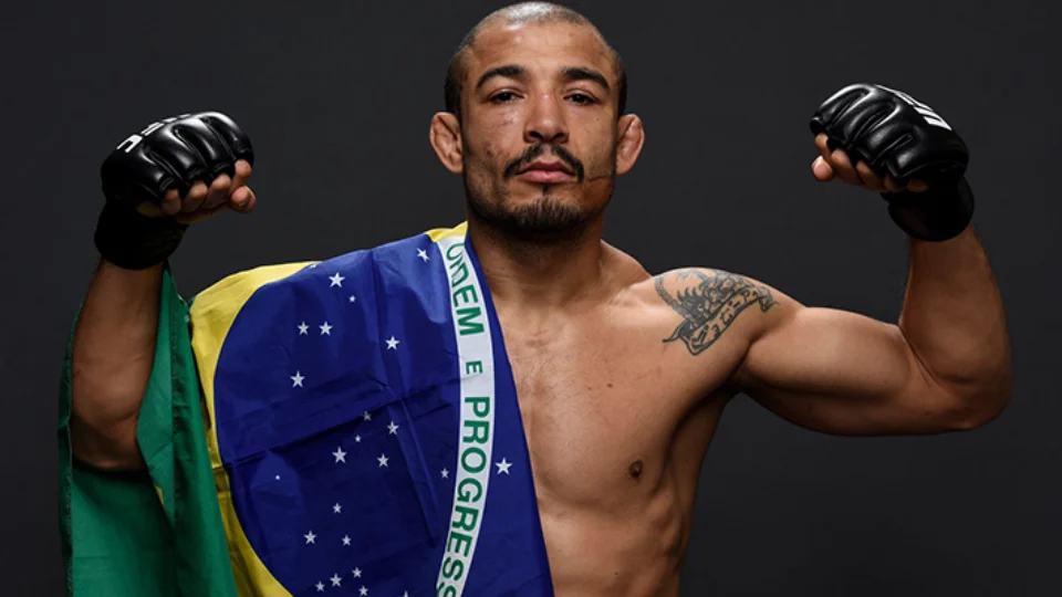 José Aldo se pesa para vencer a balança e o UFC 251, neste sábado (11)