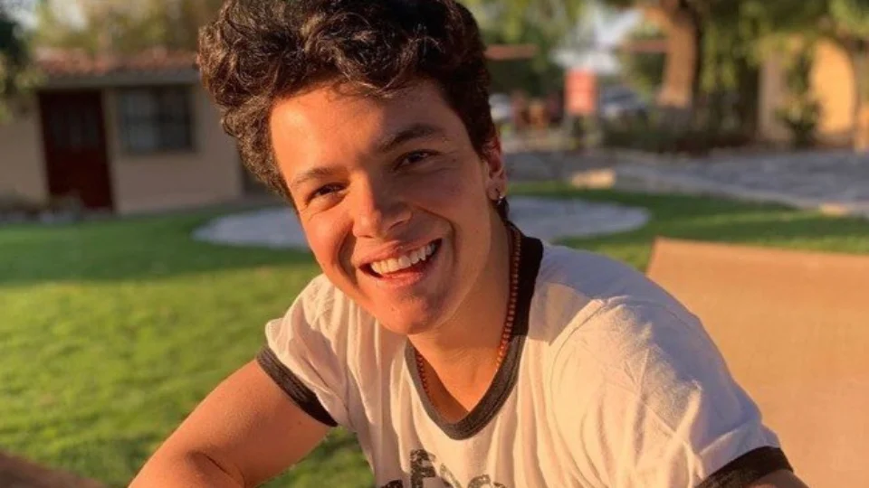 Morre Sebastian Athié, ator protagonista de série da Disney, aos 24 anos