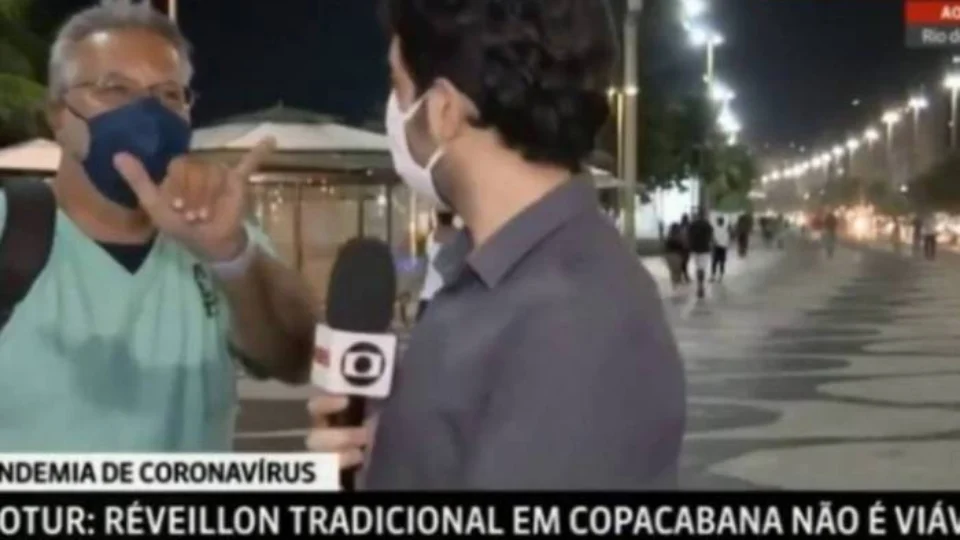 Ao vivo, jornalista da rede Globo é hostilizado por pedestre que interrompe o trabalho do profissional