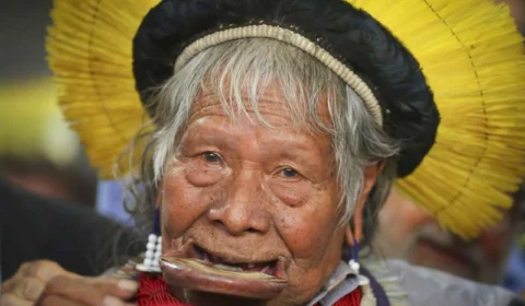 Internado desde sábado, cacique Raoni tem melhora no quadro de saúde