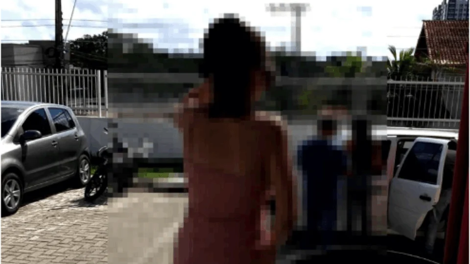 Espancada pelo pai drogado, adolescente foge de casa e é resgatada pela polícia no Centro de Manaus