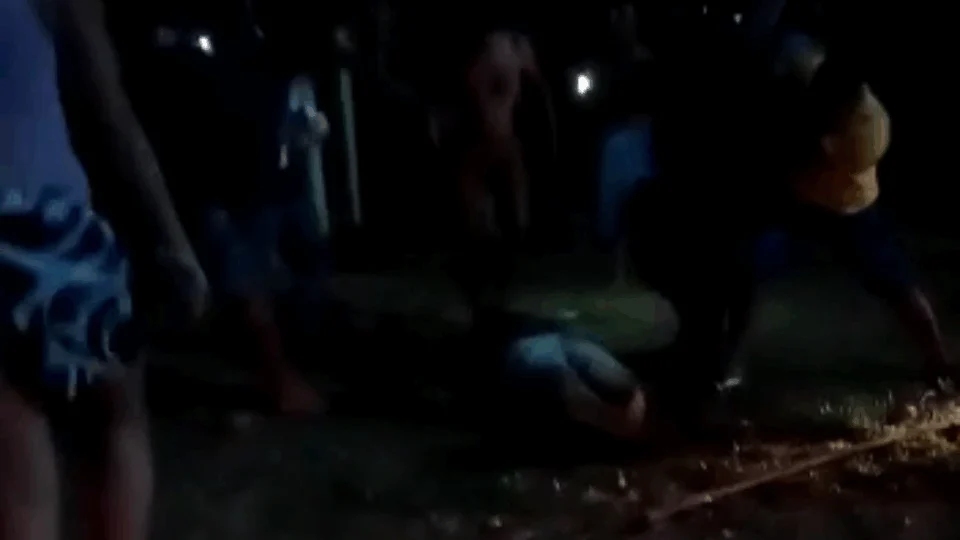 População revoltada tenta matar homem que agarrou criança para estuprá-la