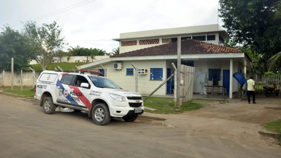 Preso por envolvimento em assassinato, suspeito diz que vítima foi morta por praticar furtos na comunidade