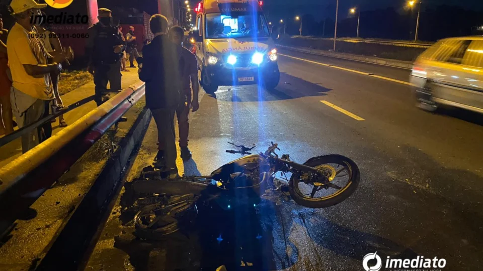 Moto explode após picape jogar motoqueiro na Avenida das Flores, nesta quinta (2) – Veja vídeo