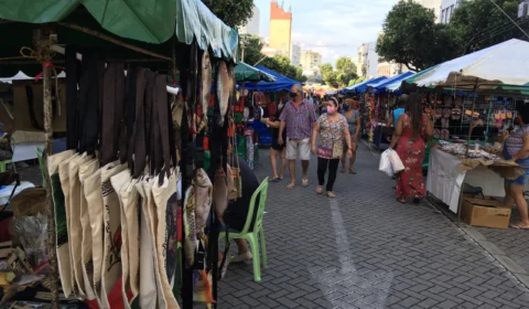 Após quase 3 meses suspensa, permissionários comemoram retorno da Feira de artesanato da Eduardo Ribeiro