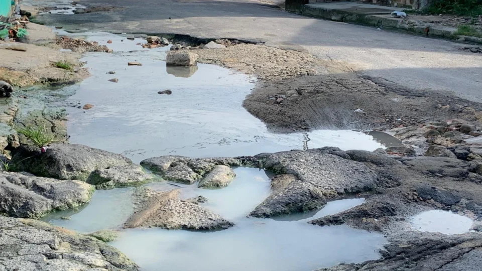 Moradores sofrem com a falta de infraestrutura em rua do bairro Gilberto Mestrinho, na zona Leste