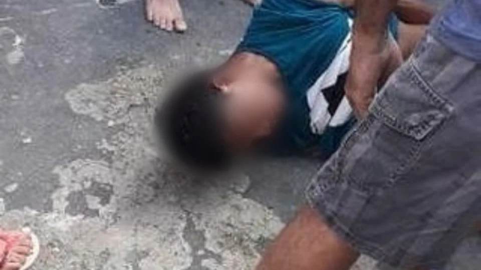Após cometer assalto em clínica se passando por paciente, adolescente é quase linchado pela população revoltada