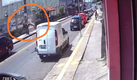 Homem é arremessado durante acidente de trânsito no bairro Alvorada