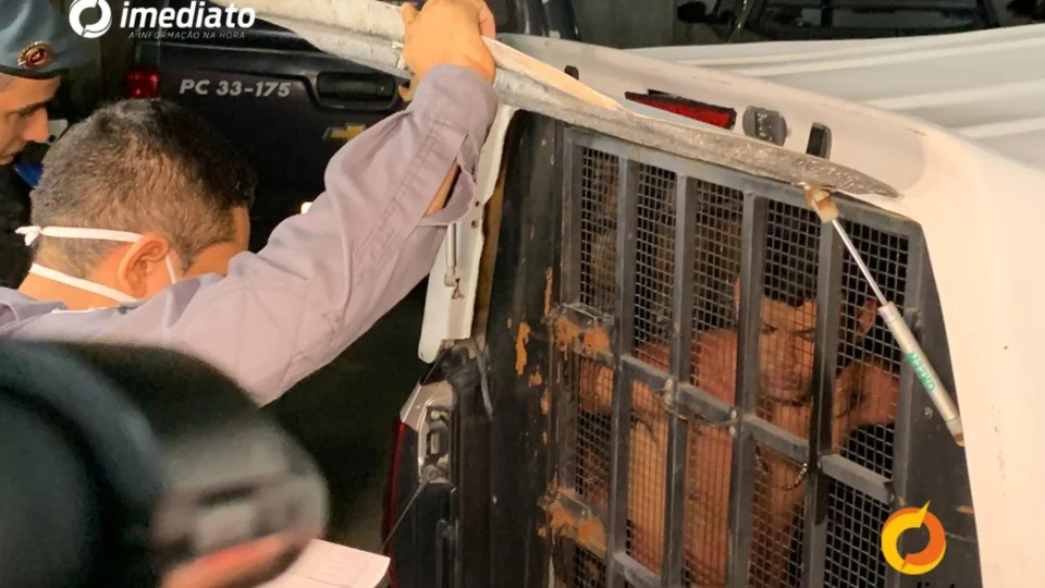 Polícia recupera carro roubado e prende dois assaltantes no São José 2