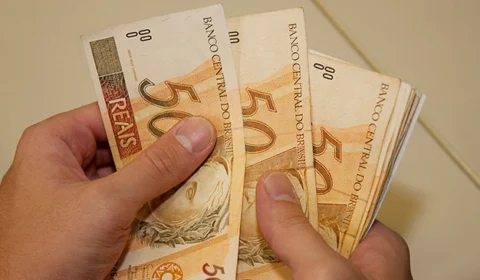 Auxílio emergencial elevou padrão de vida em 23 milhões de domicílios