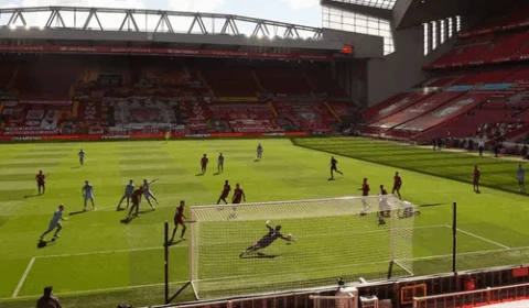 Liverpool só empata com o Burnley e leva Internet à loucura; Firmino é quem mais sofre, neste sábado (11)