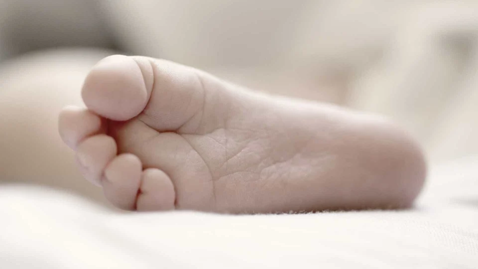 Bebê de 7 meses é a quarta criança vítima de covid-19