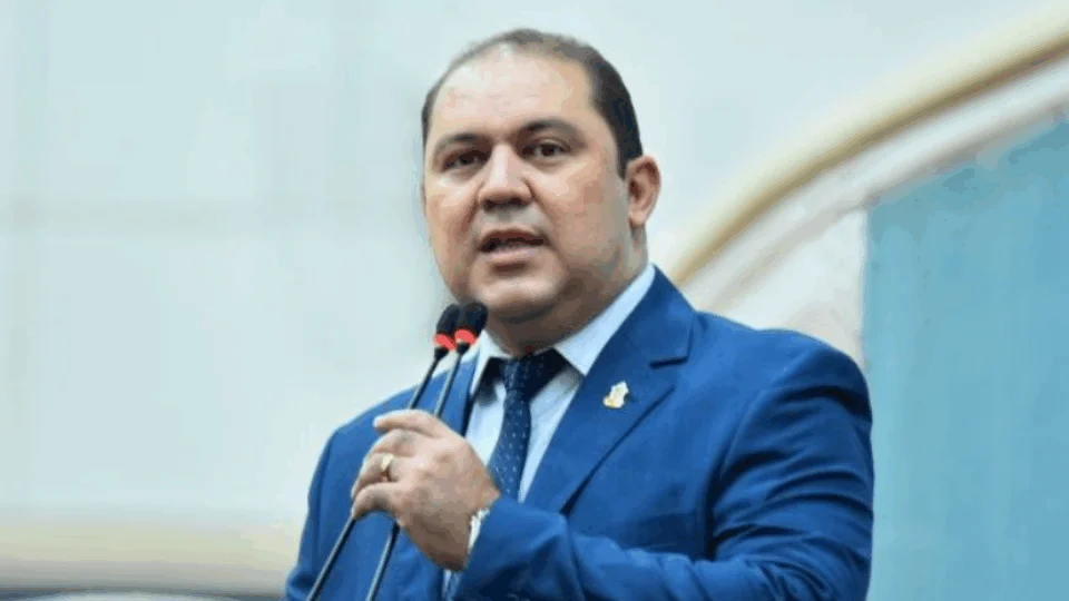 Em vídeo vereador de Manaus é agredido, mas esposa diz que estaria em um relacionamento abusivo