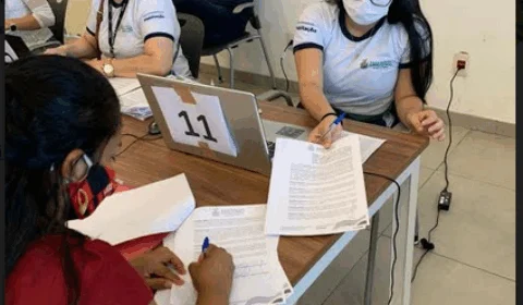 Governo do Amazonas paga 6º parcela do auxílio-moradia para famílias do Monte Horebe