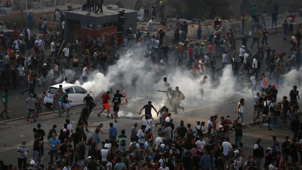 Beirute: polícia lança gás lacrimogêneo em manifestantes