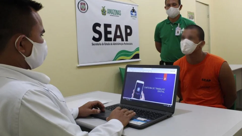 Seap emite Carteira de Trabalho Digital para internos do Compaj