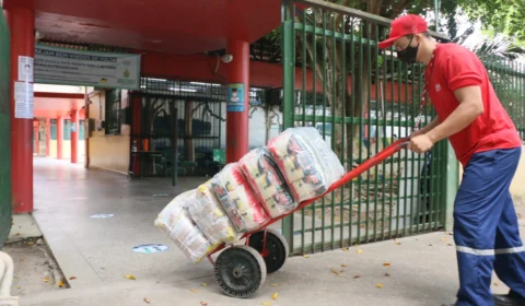 Escolas estaduais são abastecidas com 90 toneladas de merenda escolar para volta às aulas presenciais