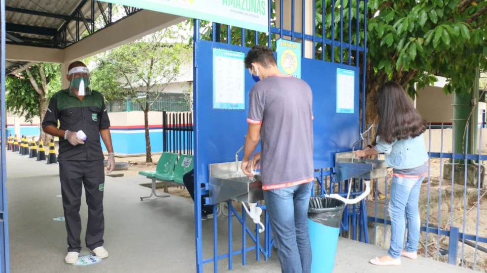 Escolas estaduais das zonas norte e leste têm 77% de comparecimento dos alunos