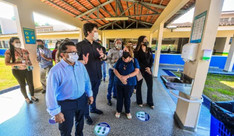 Deputados fiscalizam escolas de Manaus para retorno às aulas presenciais