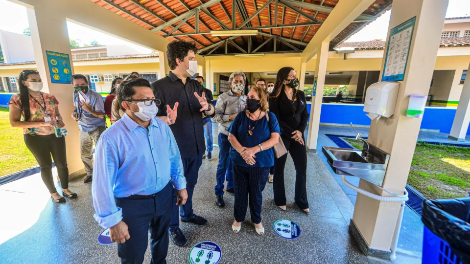 Deputados fiscalizam escolas de Manaus para retorno às aulas presenciais