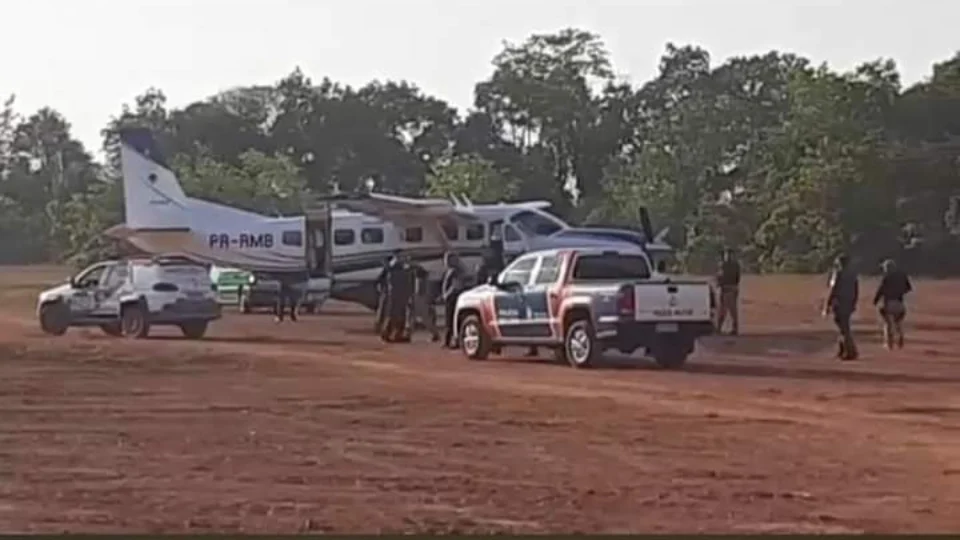 Corpos de policiais mortos em rota do tráfico no AM chegam em Manaus