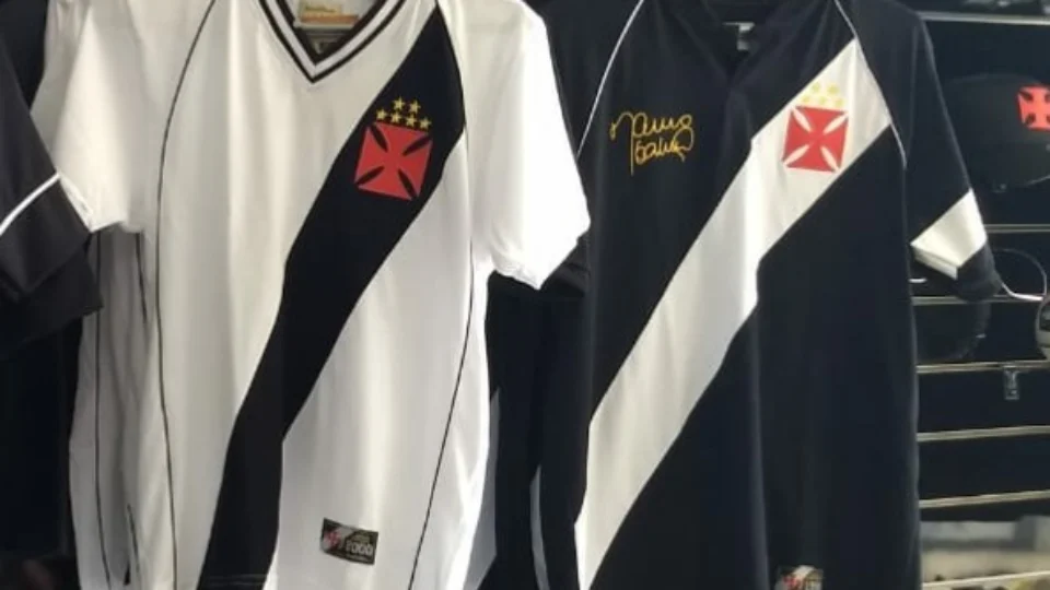 Torcedores já podem comprar novas camisas do Vasco em Manaus