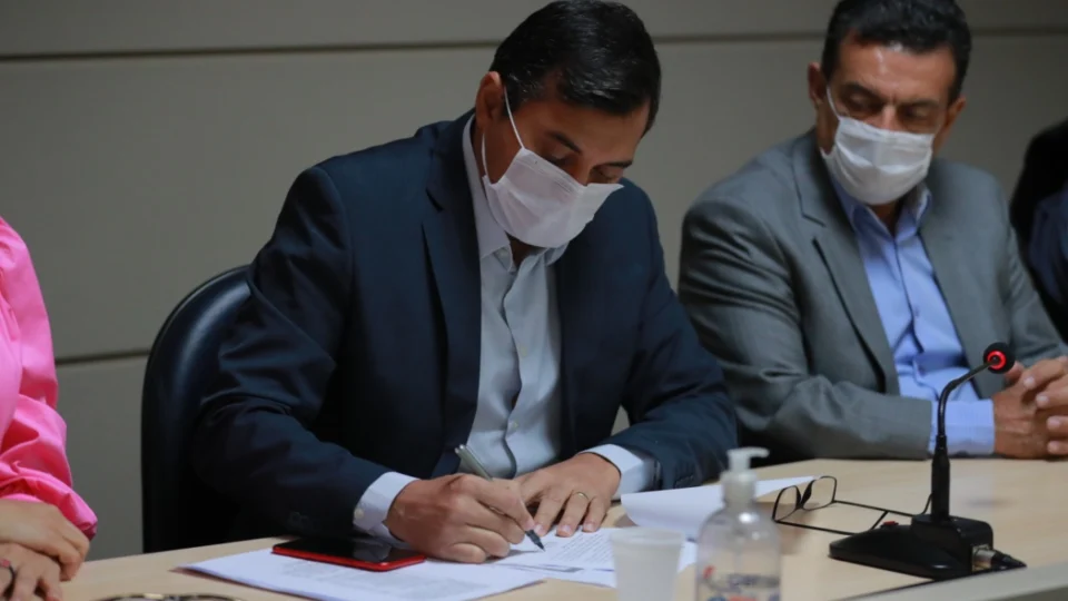 Wilson Lima coloca mais 323 PMs nas ruas para combater o crime no Amazonas