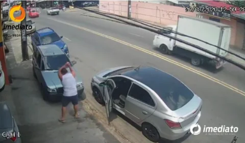 Após briga de trânsito no Águas Claras, homem alucinado destrói carro e foge