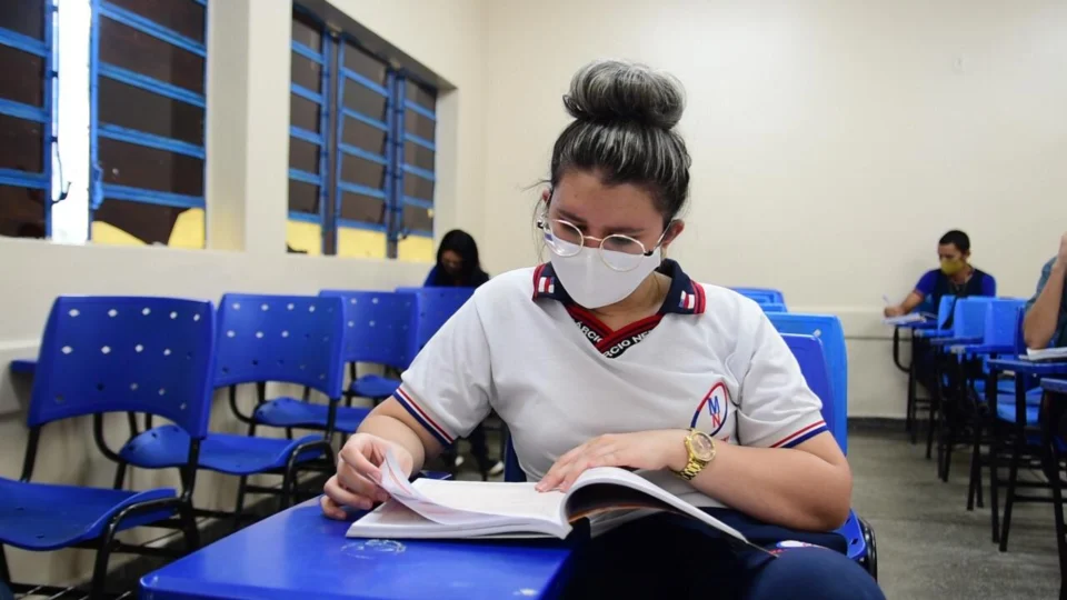 Com retorno às aulas presenciais, alunos da rede estadual passam a focar nos vestibulares
