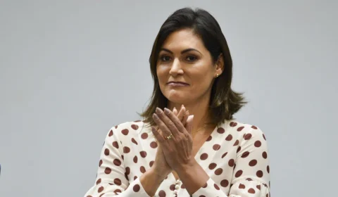 Partido de Michelle Bolsonaro proibi coligações com partido de esquerda