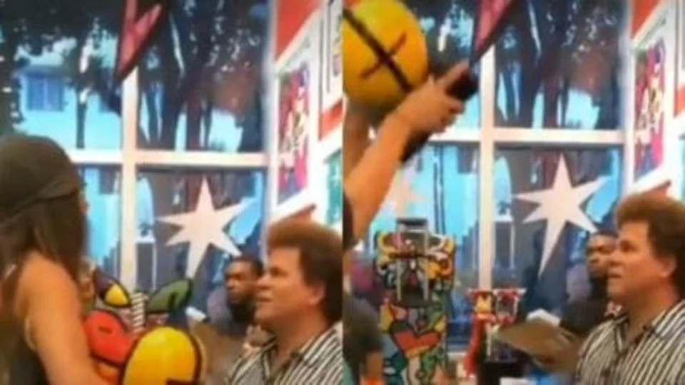 Vídeo: Mulher quebra obra de Romero Britto na frente dele e viraliza