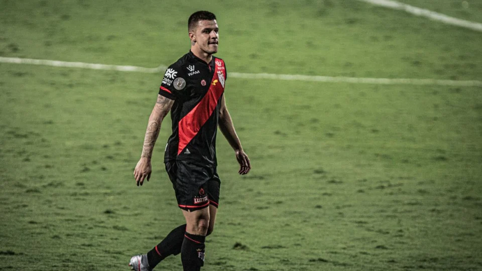 Atlético-GO derrota Vasco de virada em São Januário